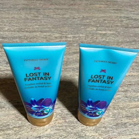 Discontinued Victoria’s Secret Lost in Fantasy Brazilian orchid & Kiwi scrub set - Picture 1 of 8